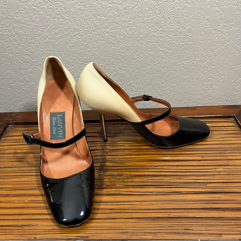 LANVIN Neutral Beige Black Patent Leather Metal Stiletto Mary Jane Sz 38.5/8 Y2K